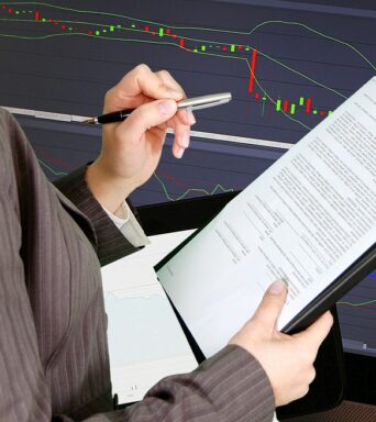 How to Trade by Fractal Based Strategy